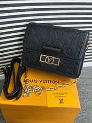 LOUIS VUITTON
Dauphine MM