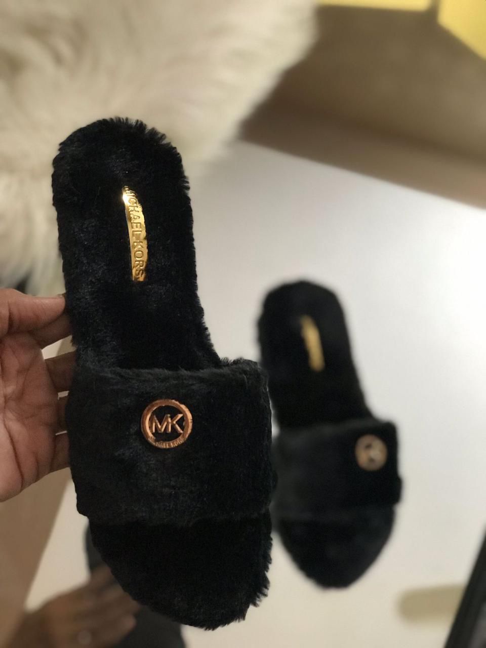 MK Fur Slipper